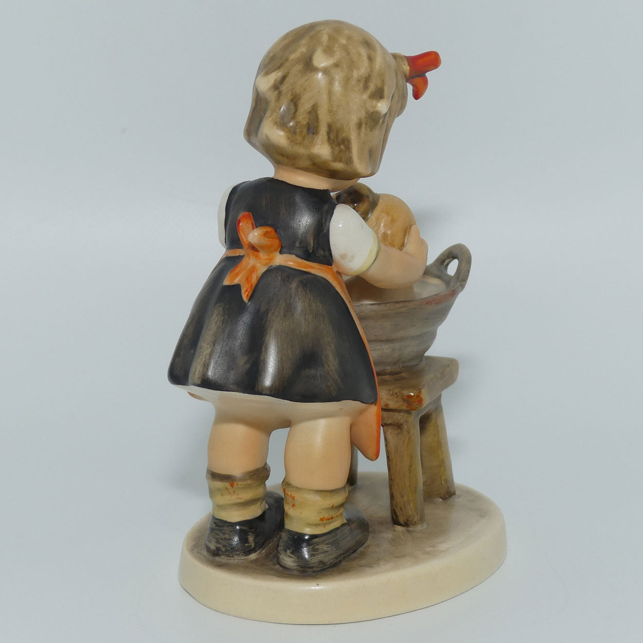 HUM0319 MI Hummel figure Doll Bath | TMK4