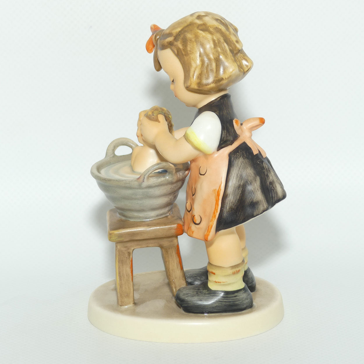 HUM0319 MI Hummel figure Doll Bath | TMK7 | boxed
