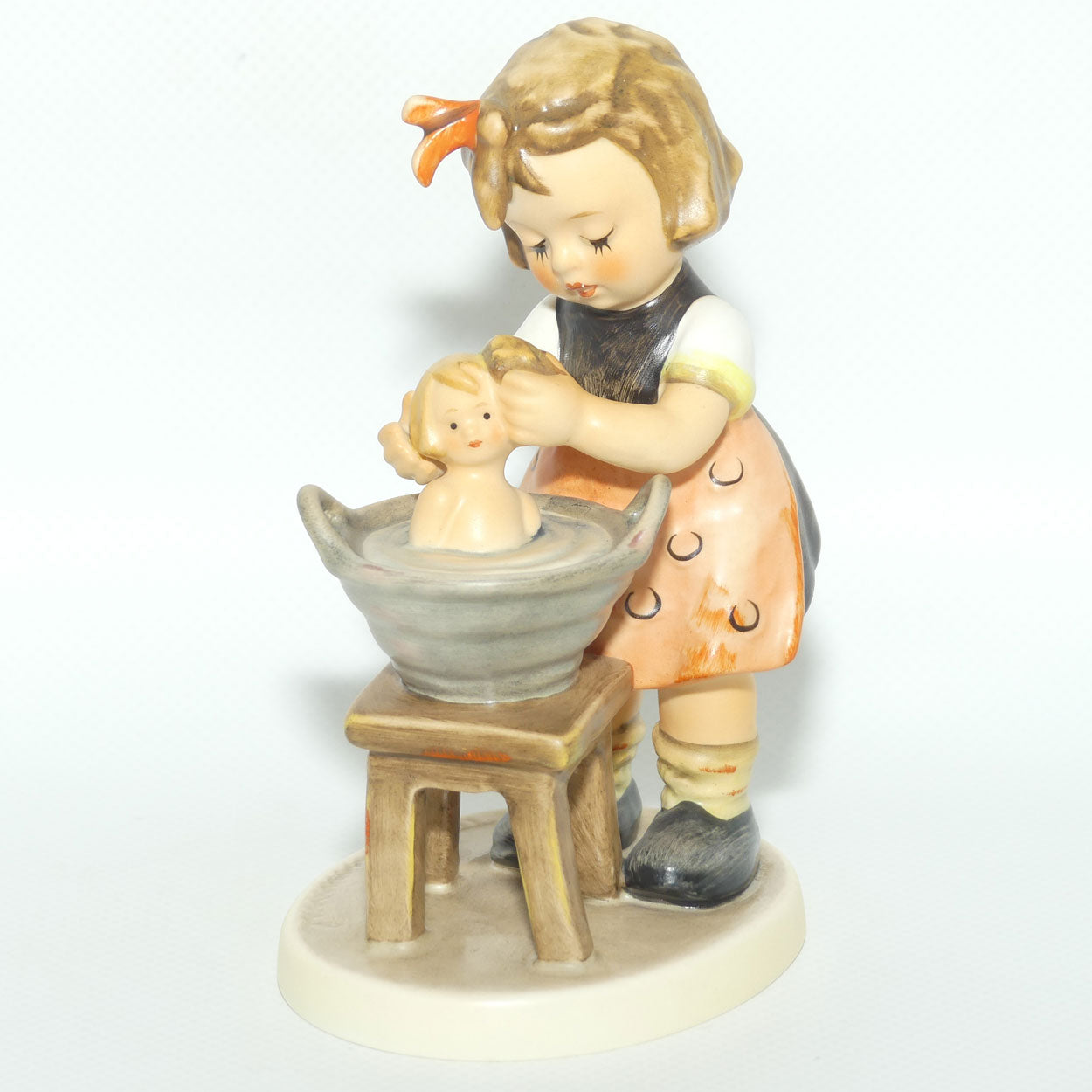 HUM0319 MI Hummel figure Doll Bath | TMK7 | boxed