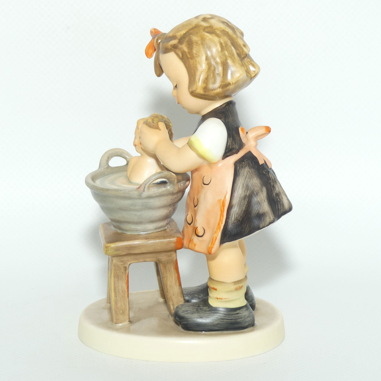 HUM0319 MI Hummel figure Doll Bath | TMK7 | boxed