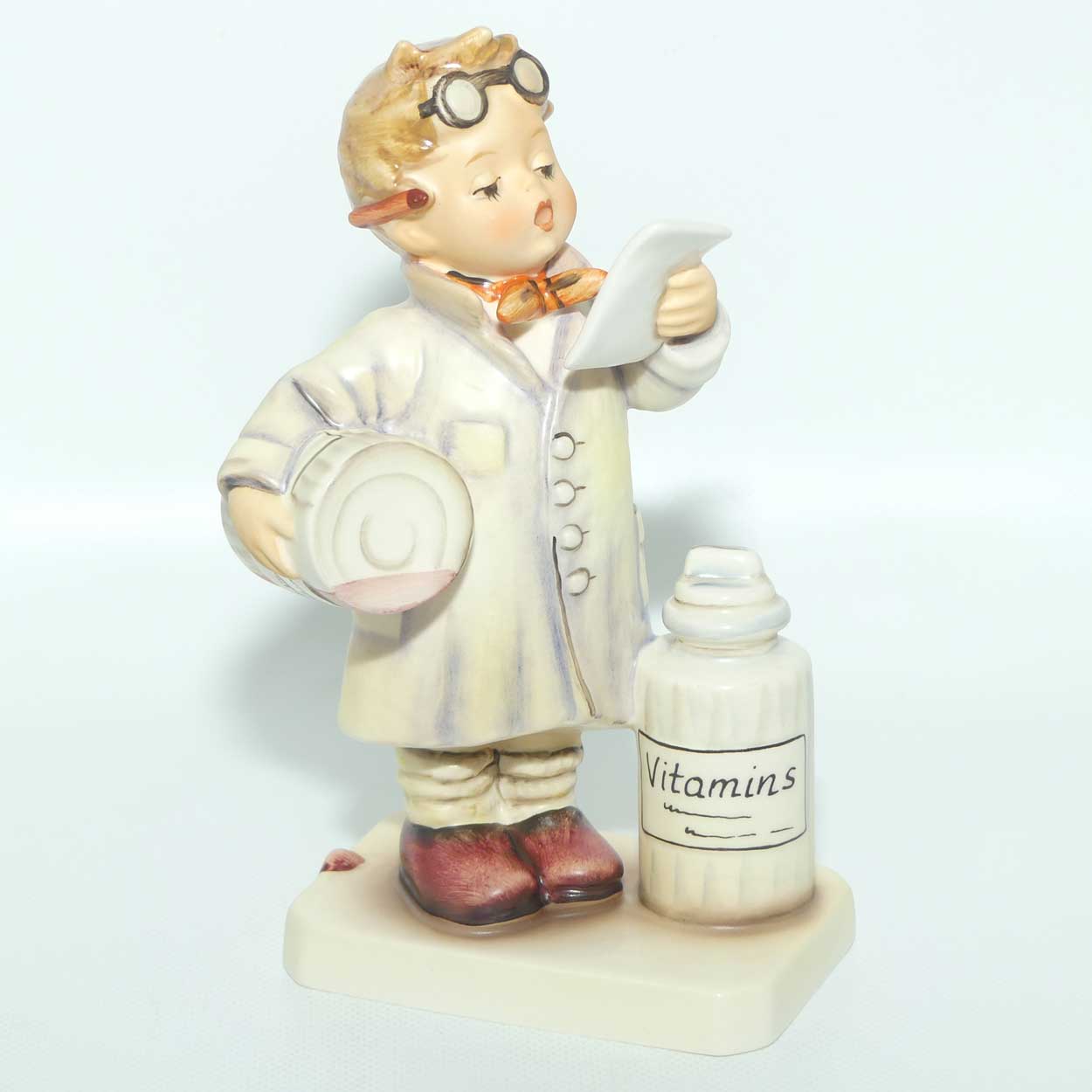 HUM0322/E MI Hummel figure Little Pharmacist | TMK8 | boxed
