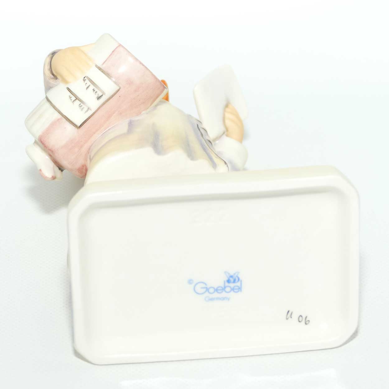 HUM0322/E MI Hummel figure Little Pharmacist | TMK8 | boxed