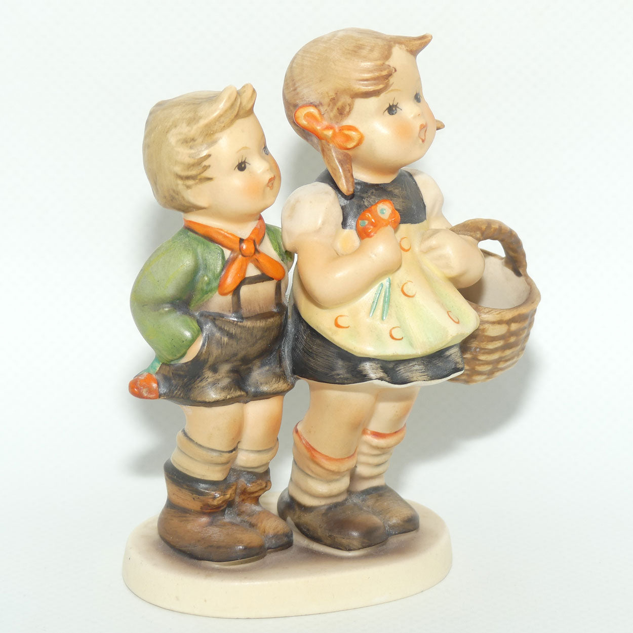 HUM0049/3/0 MI Hummel figure To Market | TMK3