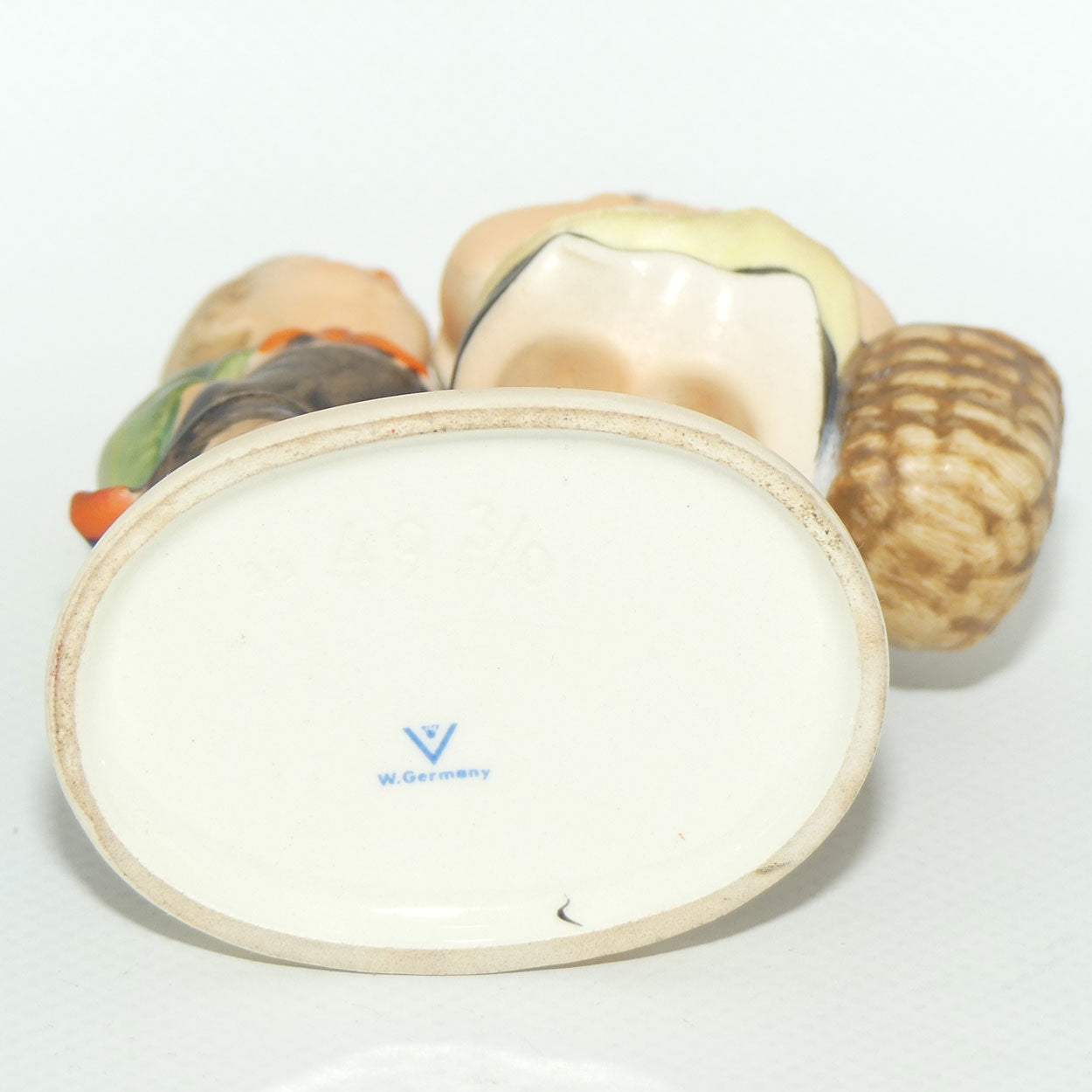 HUM0049/3/0 MI Hummel figure To Market | TMK3