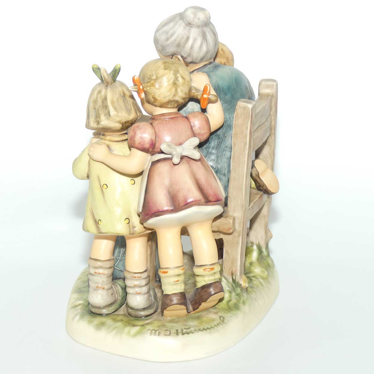 HUM620 MI Hummel figure A Story from Grandma | MI Hummel Club Exclusive | Limited Edition | TMK7