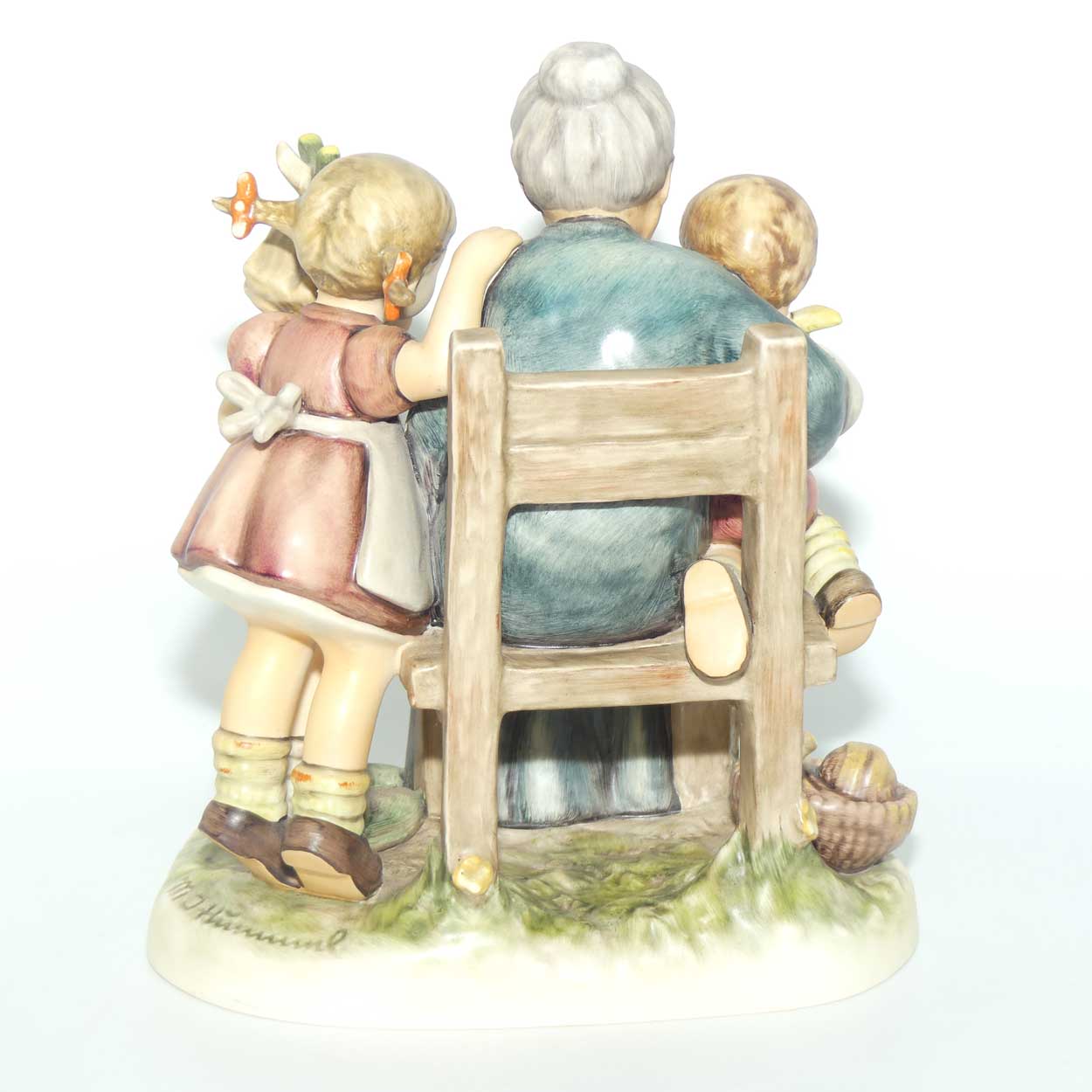 HUM620 MI Hummel figure A Story from Grandma | MI Hummel Club Exclusive | Limited Edition | TMK7
