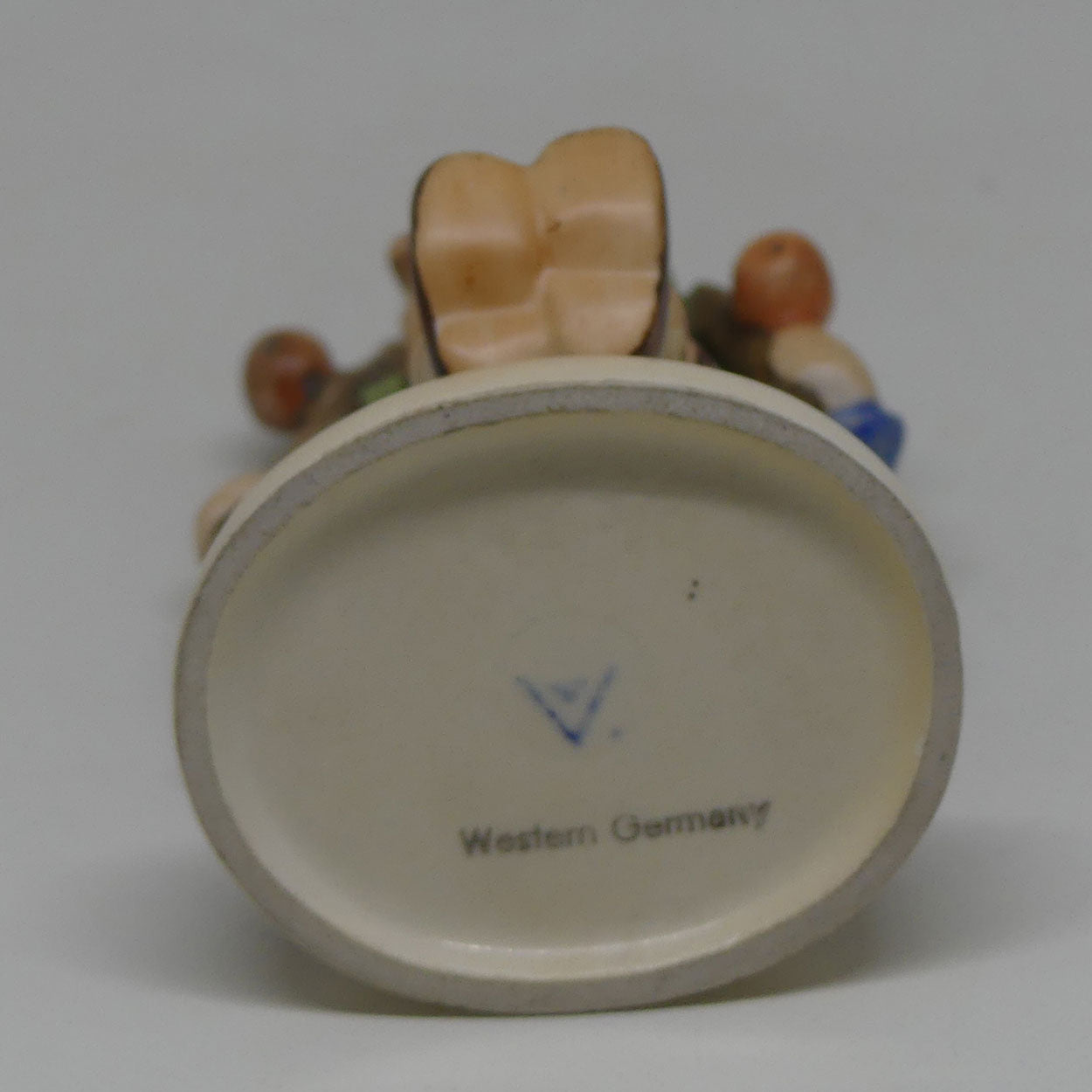 hum0142-3-0-mi-hummel-figure-apple-tree-boy-tmk3