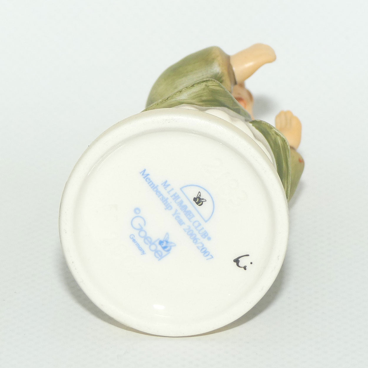 HUM2183 MI Hummel figure Keeping Time