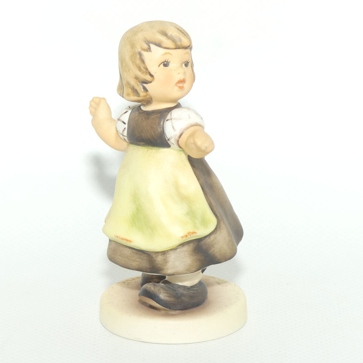 HUM0912B MI Hummel figure Spring Waltz