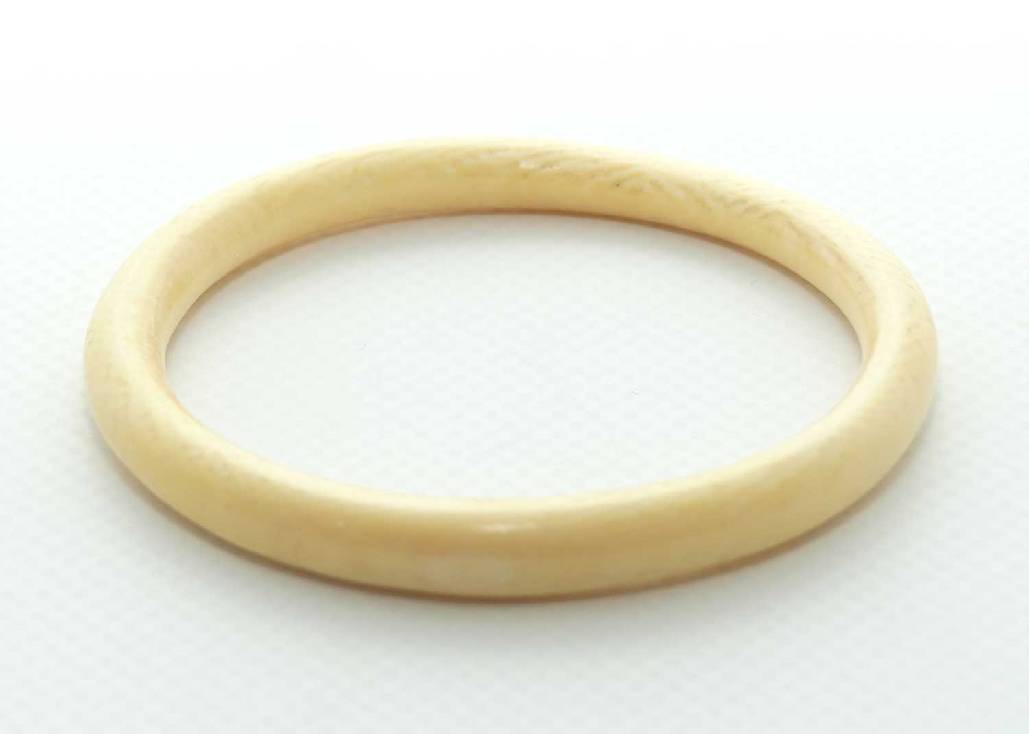 Antique Ivory Ladies Bangle | Round Shape | 7mm wide