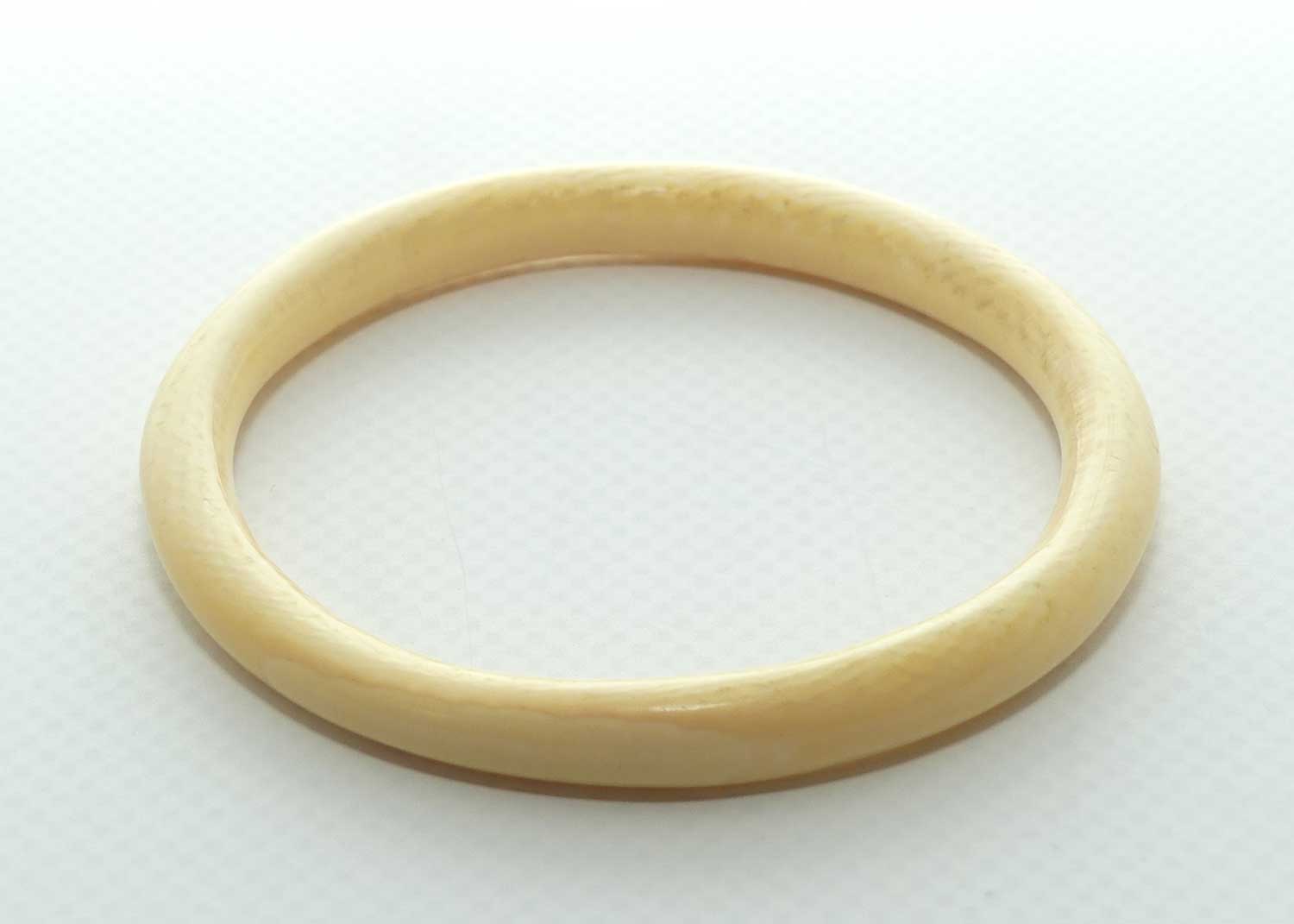 Antique Ivory Ladies Bangle | Round Shape | 7mm wide