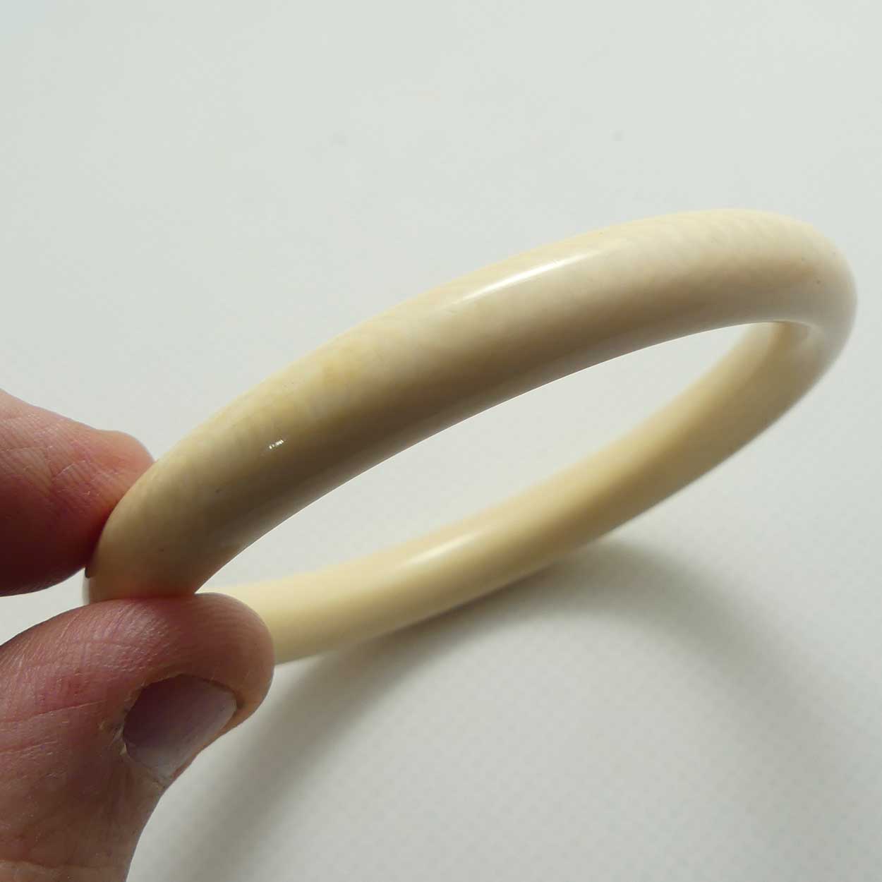 Antique Ivory Ladies Bangle | Round Shape | 9mm thick