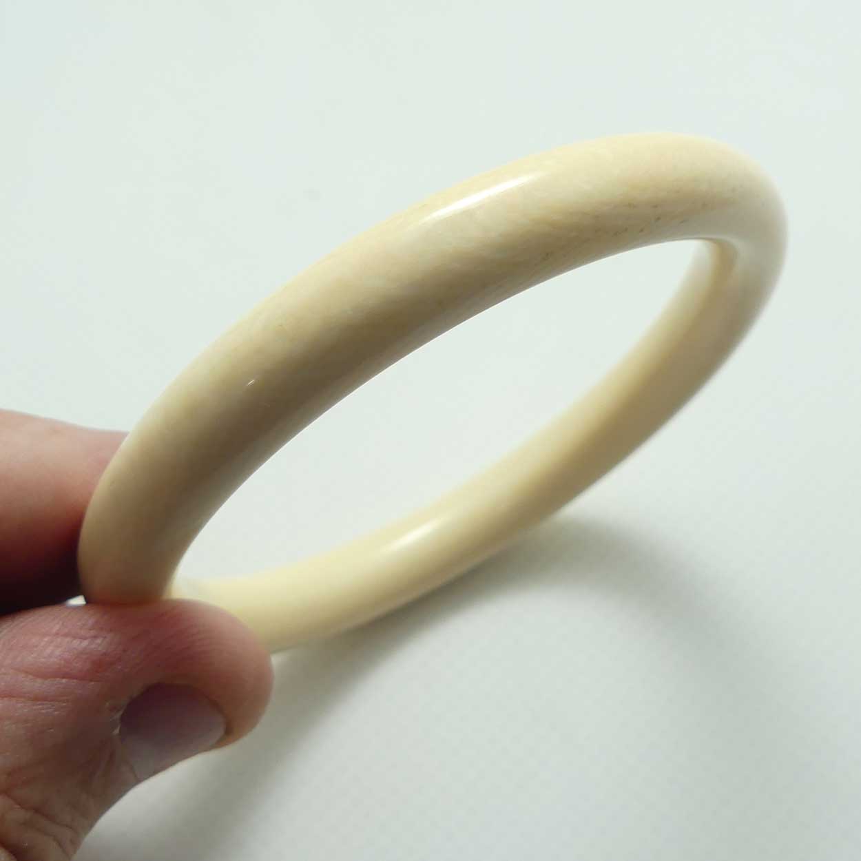 Antique Ivory Ladies Bangle | Round Shape | 9mm thick