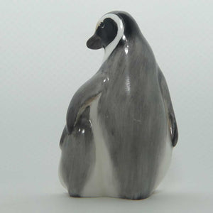 K20 Royal Doulton figure Penguin with Chick under Wing