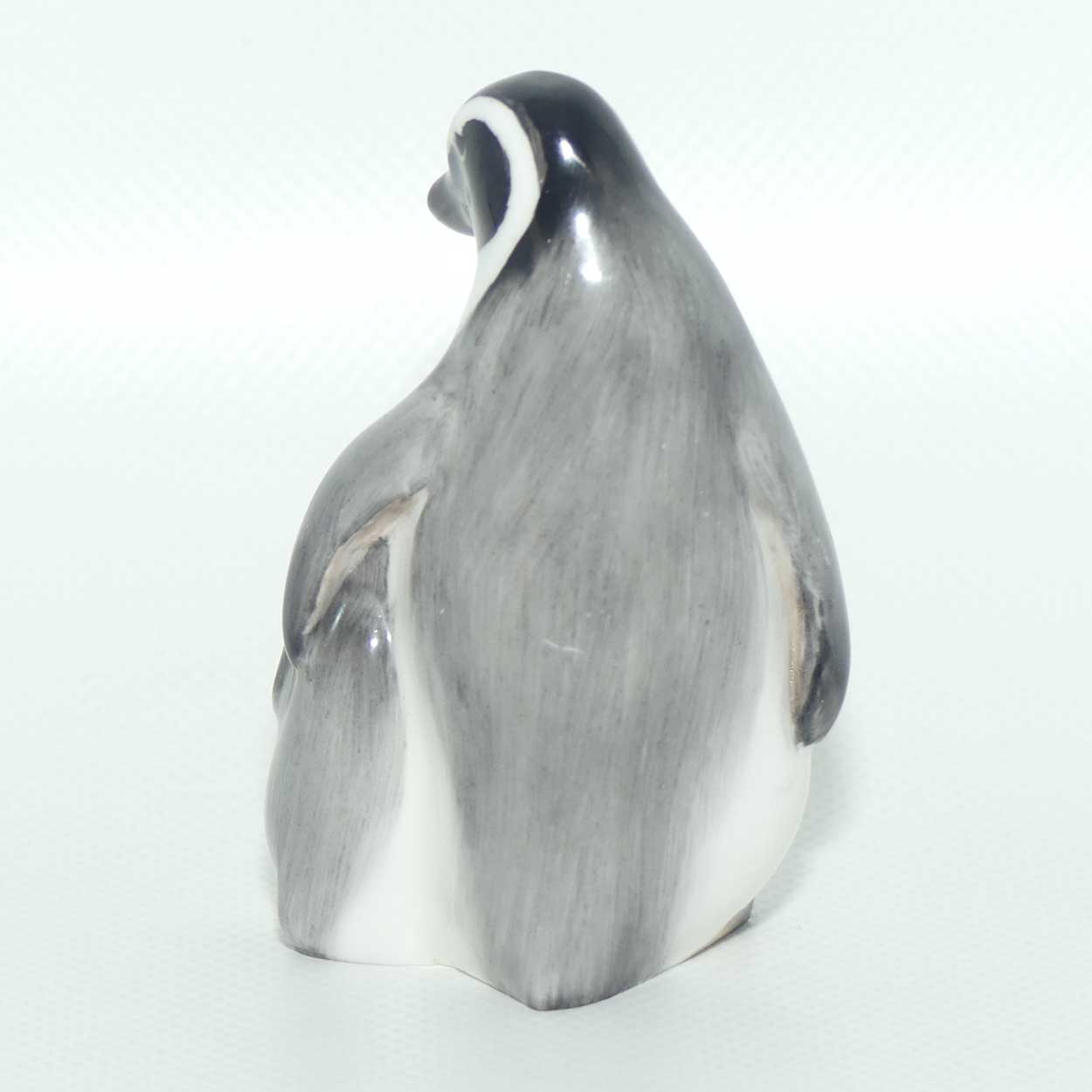 K20 Royal Doulton figure Penguin with Chick under Wing
