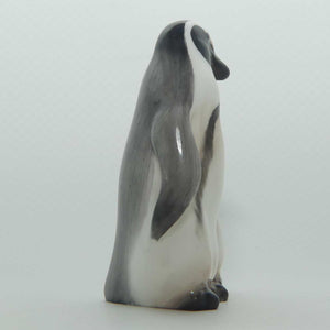 K20 Royal Doulton figure Penguin with Chick under Wing