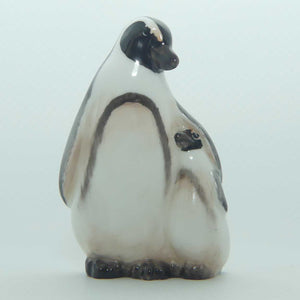 K20 Royal Doulton figure Penguin with Chick under Wing