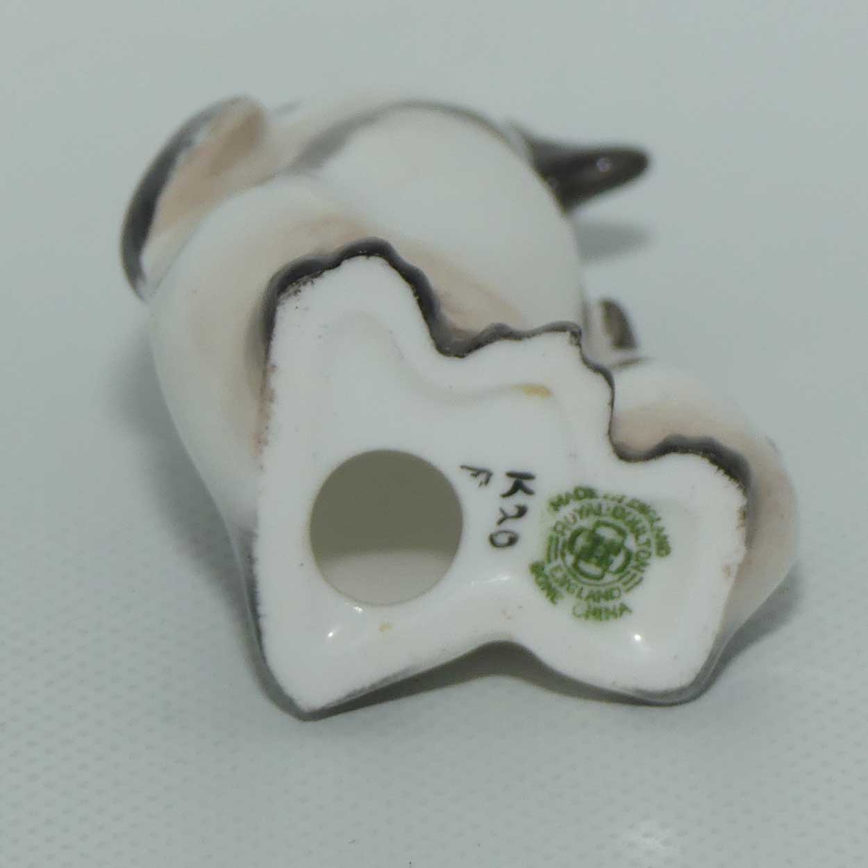 K20 Royal Doulton figure Penguin with Chick under Wing