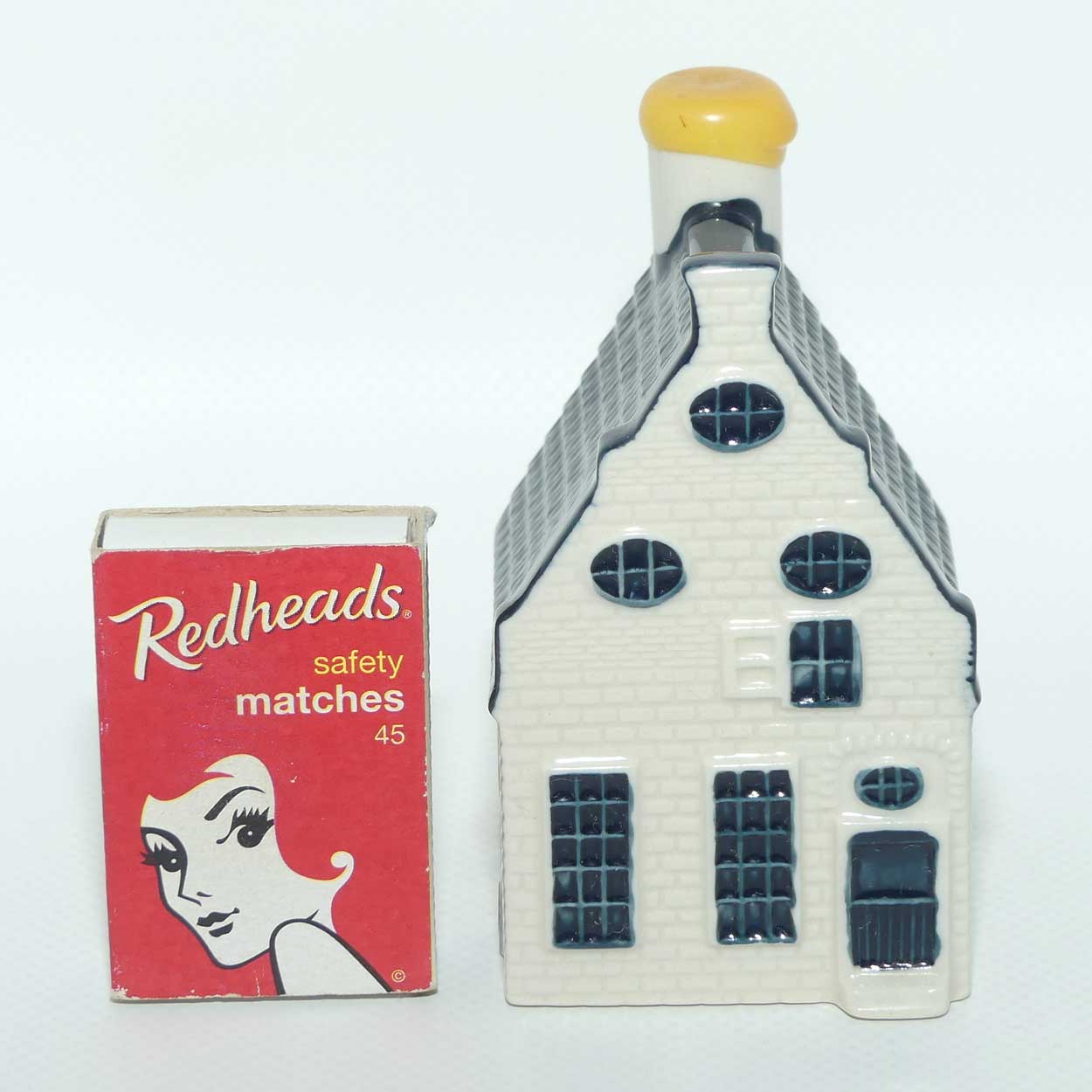 Delft Blue Cottage House miniature decanter for KLM by Bols | House 39