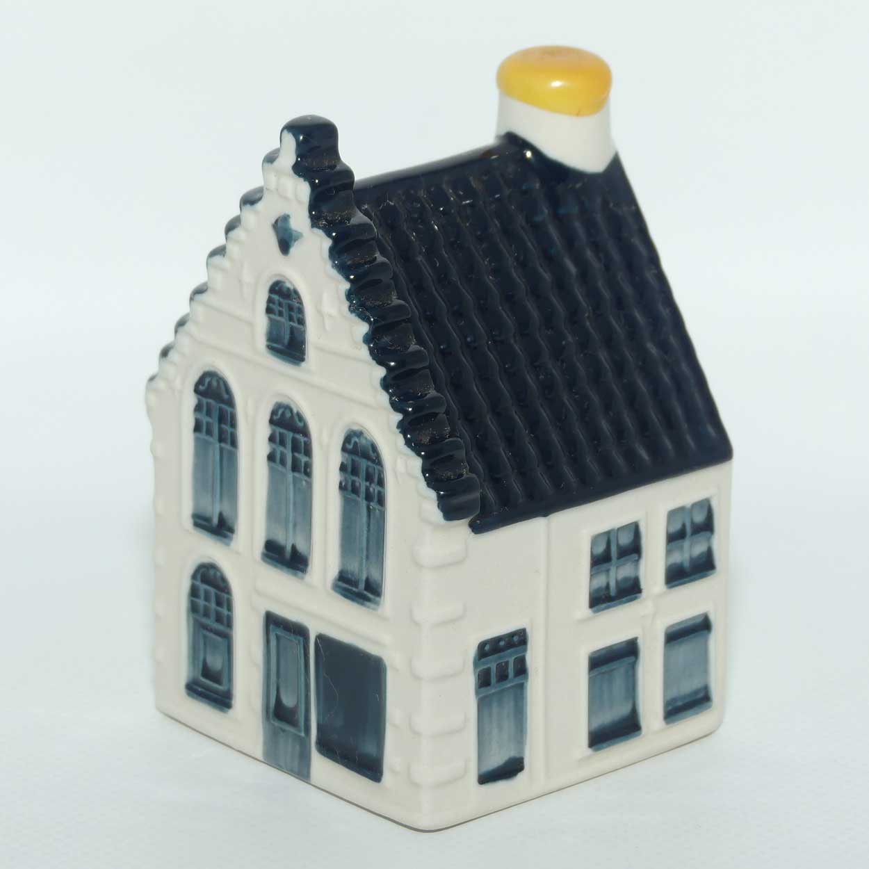 Delft Blue Cottage House miniature decanter for KLM by Bols | House 49