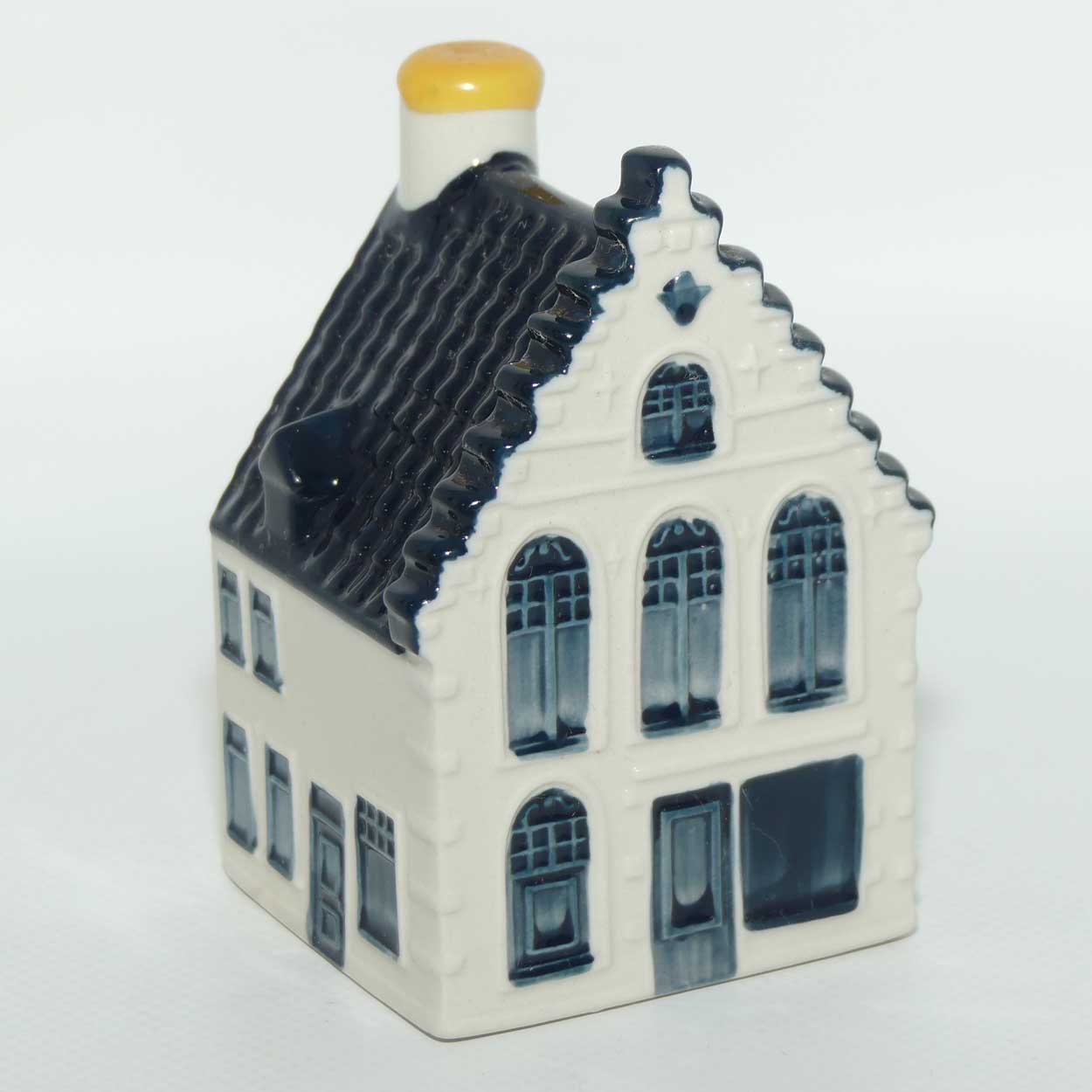 Delft Blue Cottage House miniature decanter for KLM by Bols | House 49