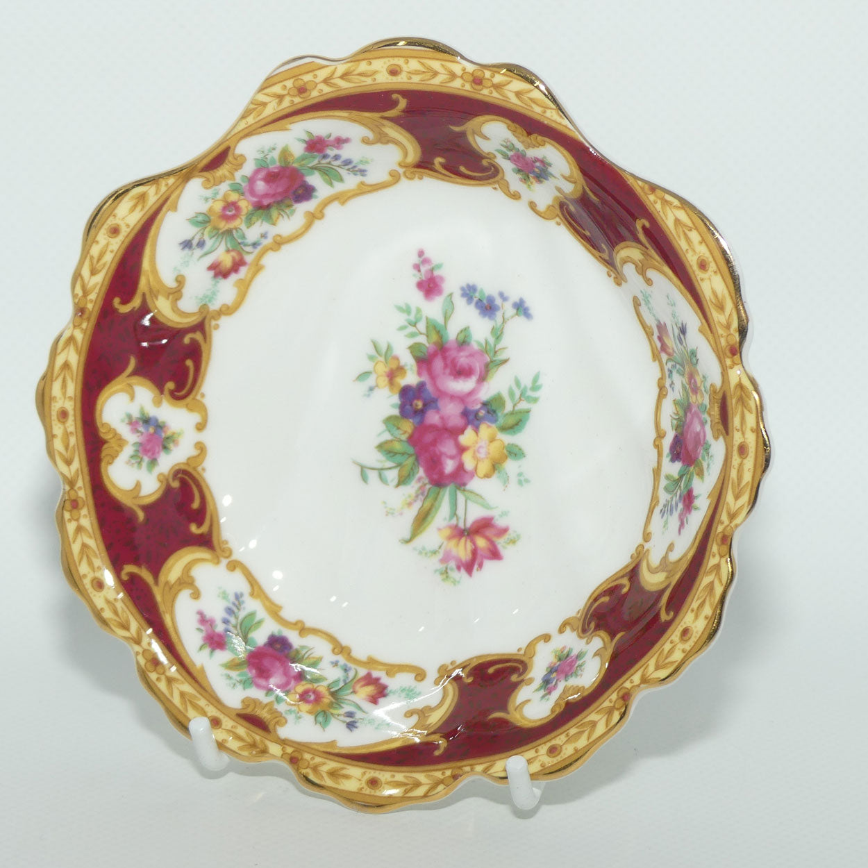 Royal Albert Bone China Lady Hamilton shell shape small server | early stamp