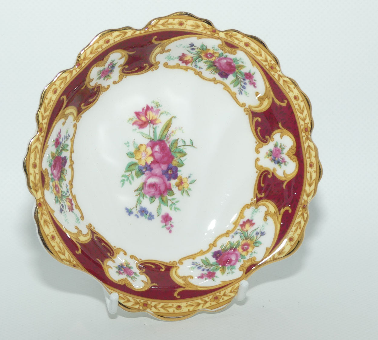 Royal Albert Bone China Lady Hamilton shell shape small server | early stamp