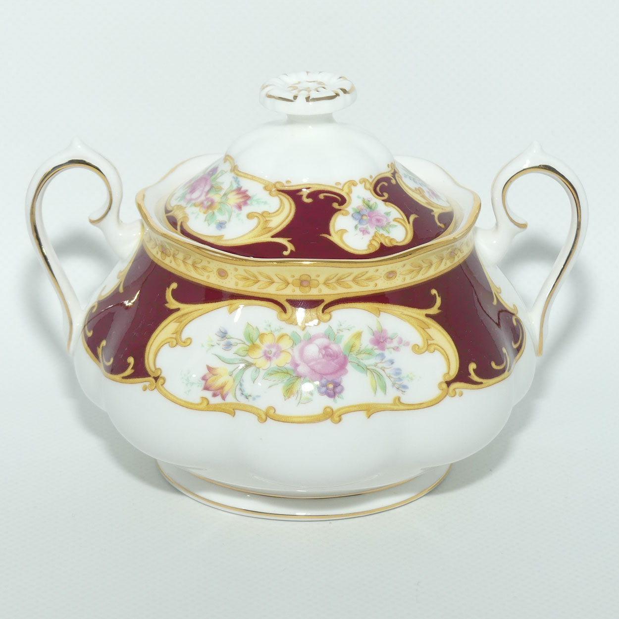 Royal Albert Bone China Lady Hamilton lidded sugar bowl with handles | © 1939 Royal Albert Ltd  