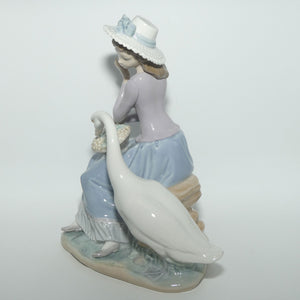 Lladro figure Goose Trying to Eat | #5034