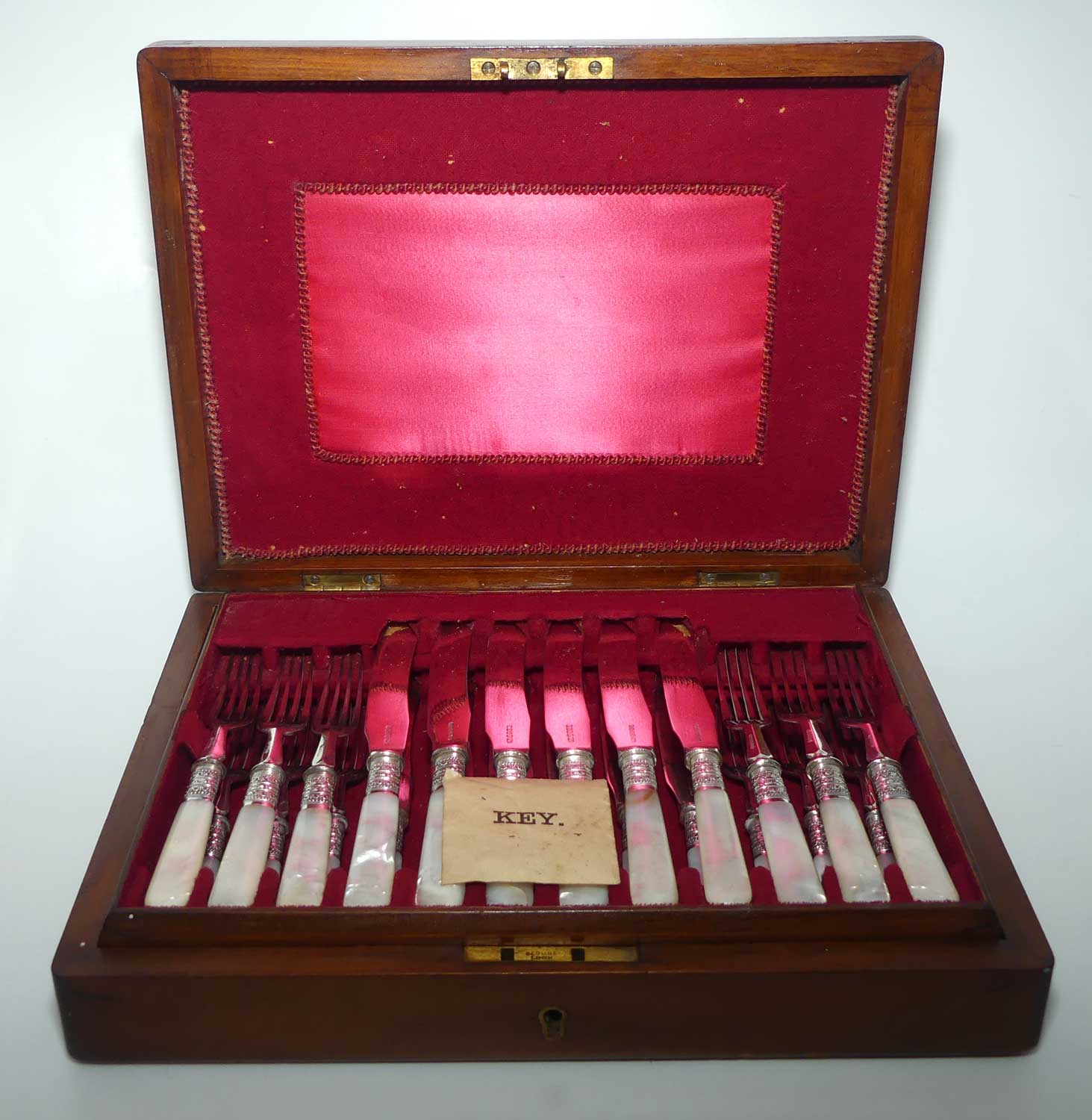 Late Victorian era Solid Mother of Pearl handles and EPNS blades set of 12 fruit set in Walnut canteen