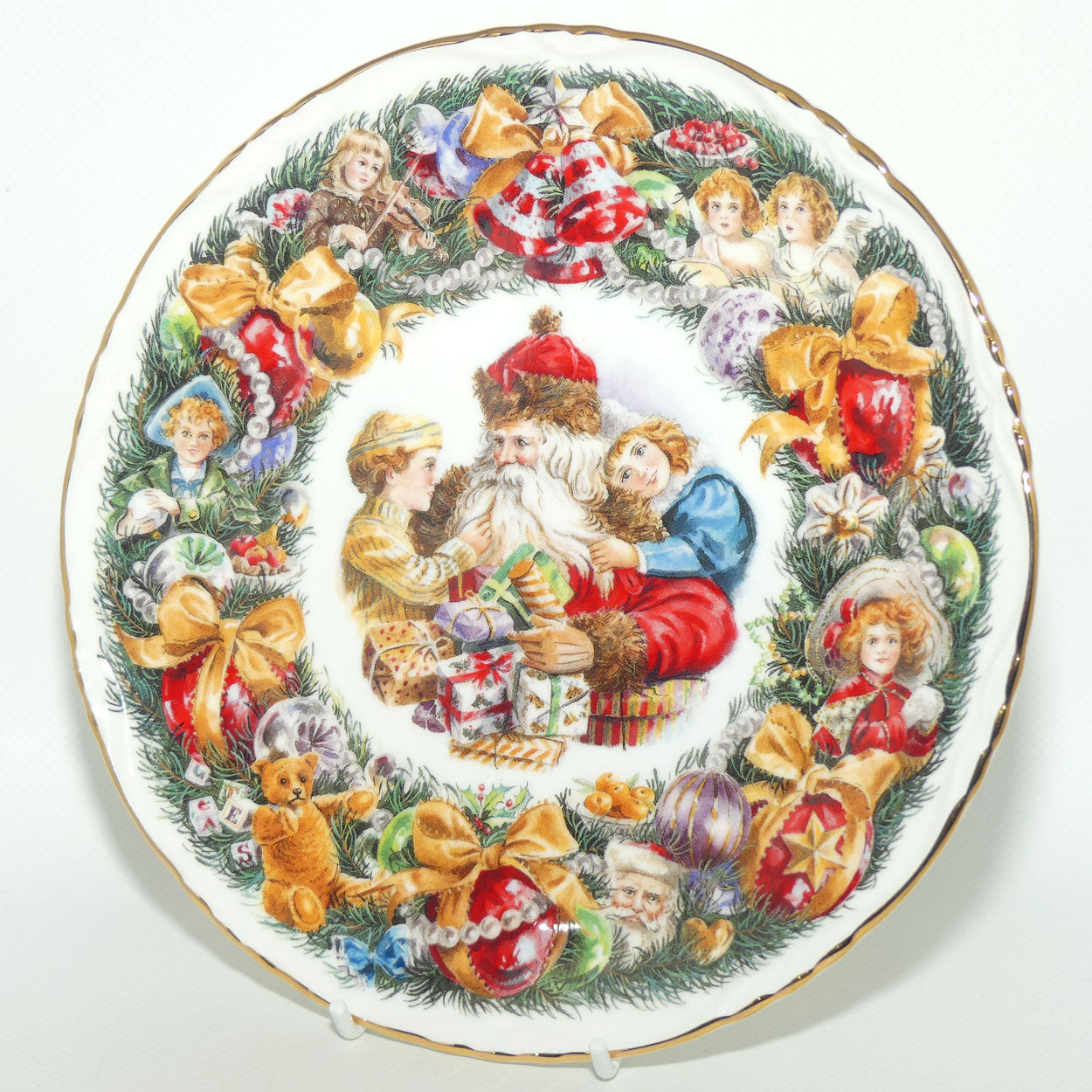 Royal Albert Bone China England | Christmas Garland plate | boxed