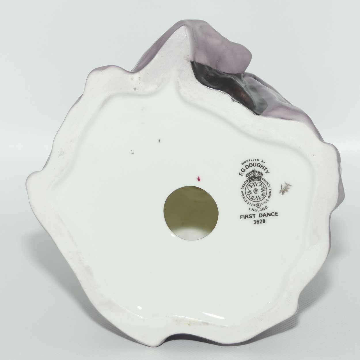 RW3629 Royal Worcester First Dance figure | Mauve