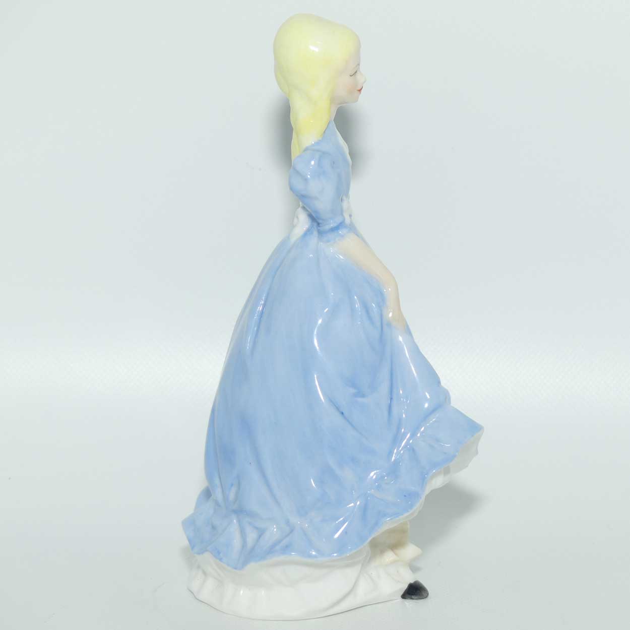 RW4091 Royal Worcester figure Coquette