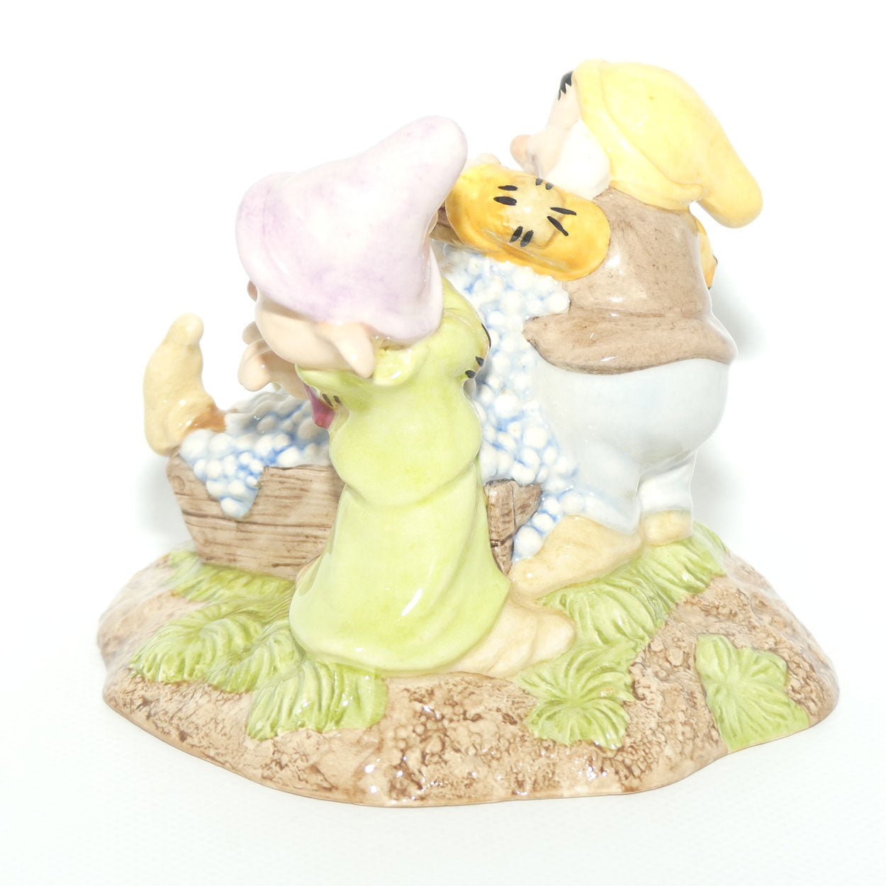 SW20 Royal Doulton Disney Snow White tableau | Grumpys Bathtime