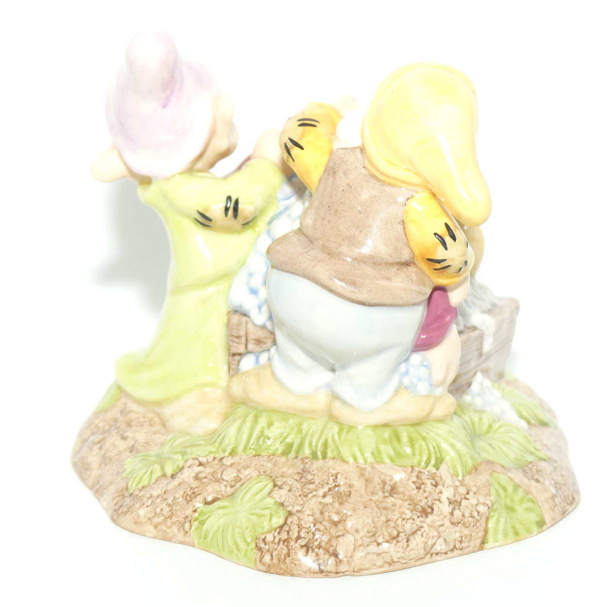 SW20 Royal Doulton Disney Snow White tableau | Grumpys Bathtime