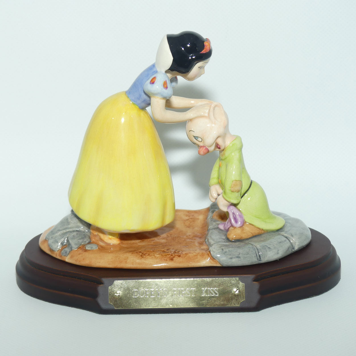 SW21 Royal Doulton Disney Snow White tableau | Dopey's First Kiss | LE98/2000 | Box + Cert