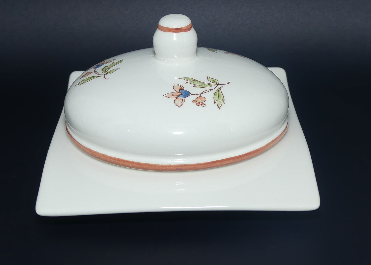 Villeroy and Boch Wave design Floral motif lidded butter dish