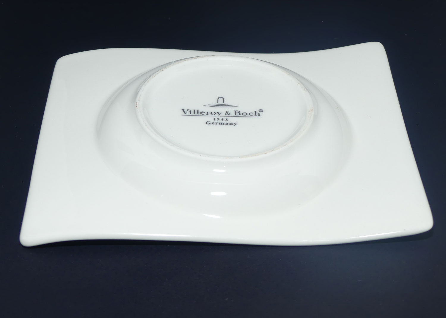 Villeroy and Boch Wave design Floral motif lidded butter dish
