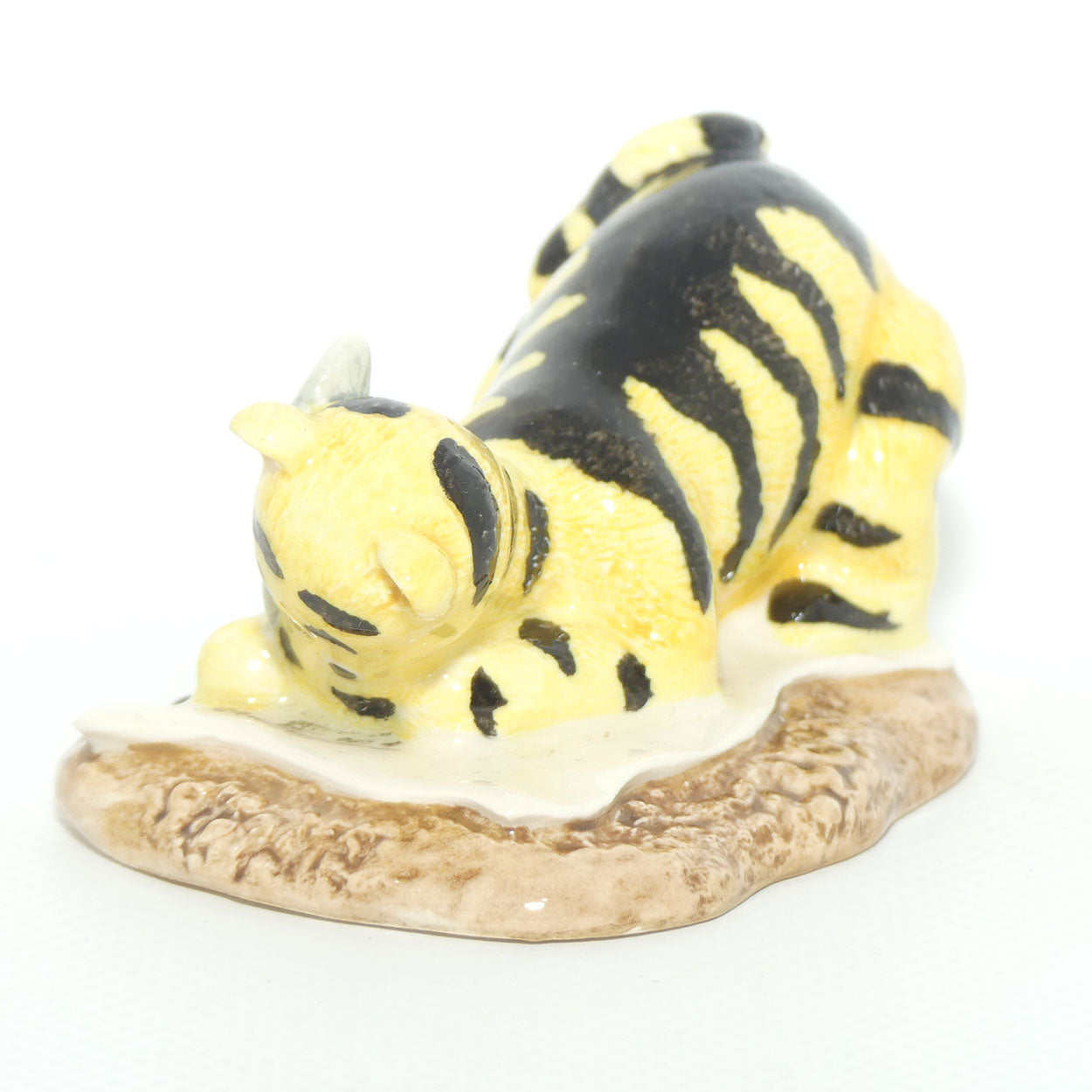 WP06 Royal Doulton Winnie the Pooh figure | Tigger signs the Rissolution | no box