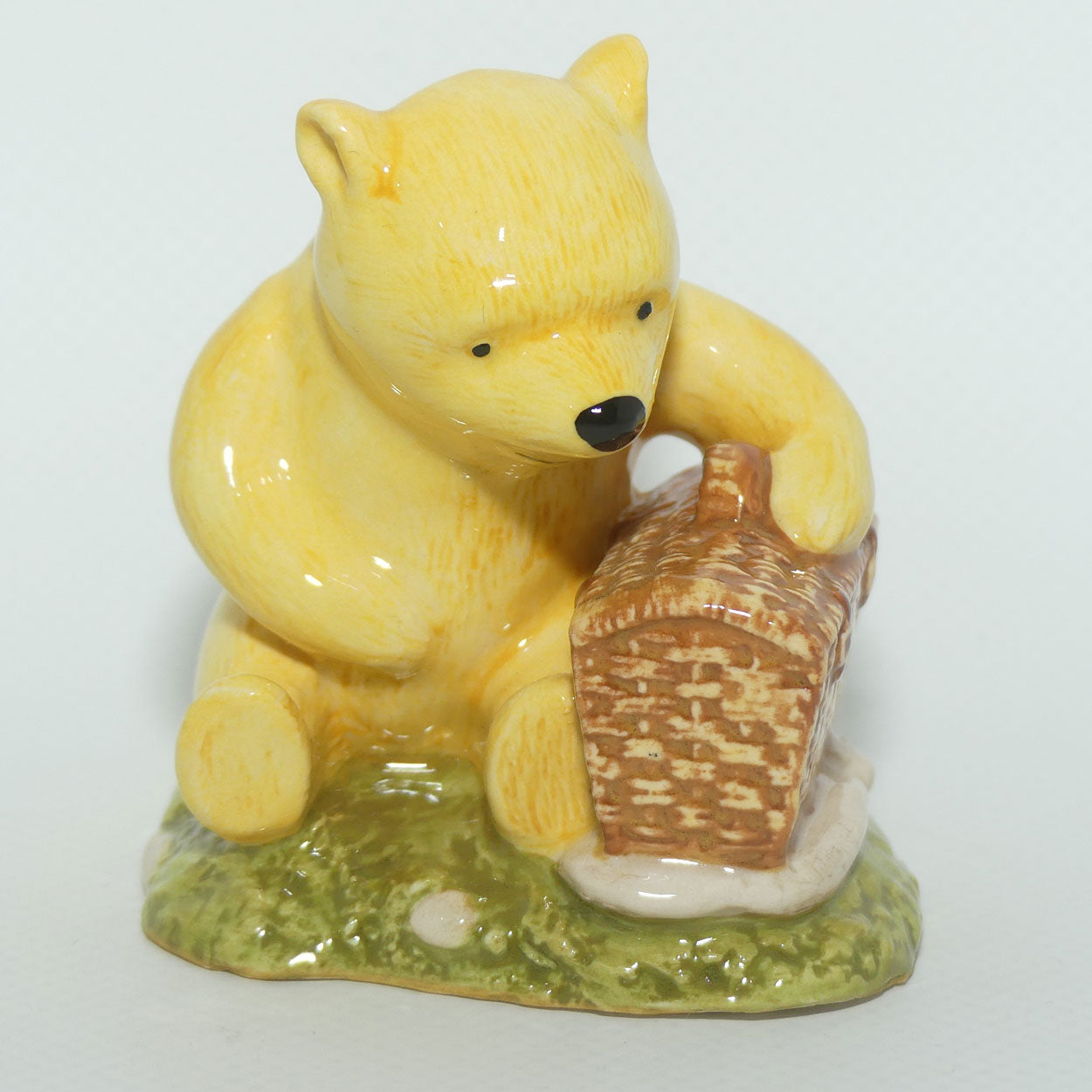 WP19 Royal Doulton Winnie the Pooh figure | Winnie the Pooh and the Fair Sized Basket