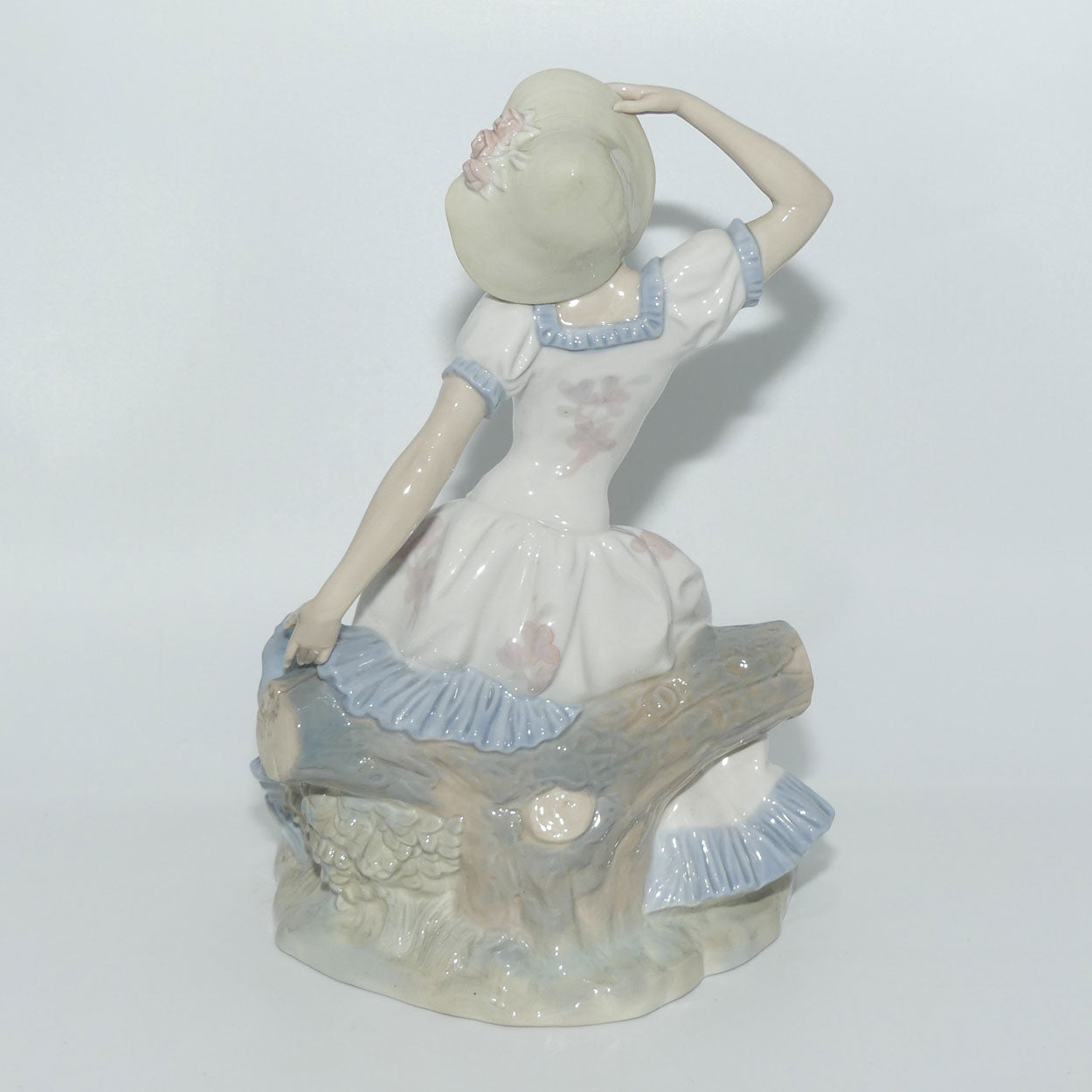 Zaphir | Nao | Lladro figure of a Seated Lady in Sun Hat