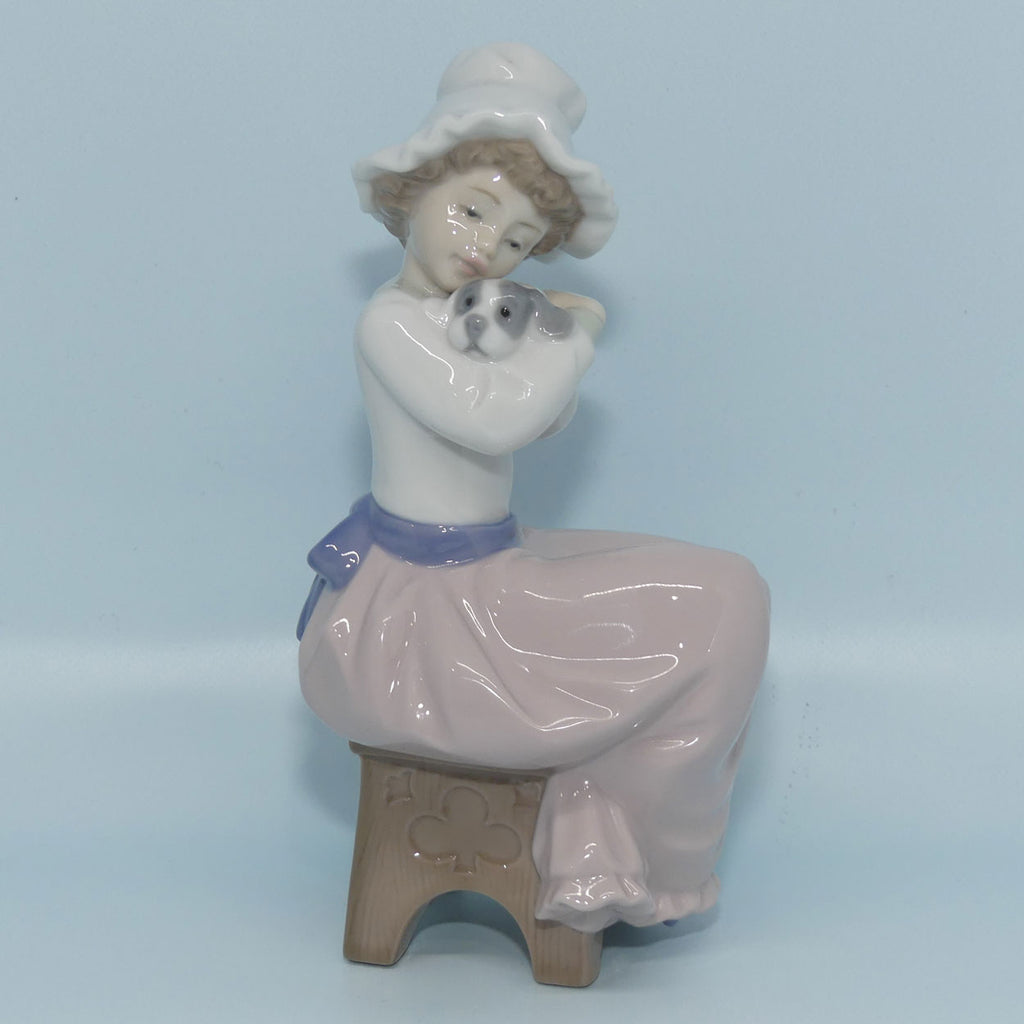 Nao by Lladro figure A Big Hug #1049