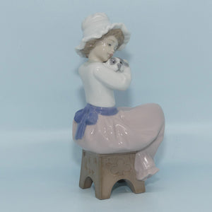 Nao by Lladro figure A Big Hug #1049