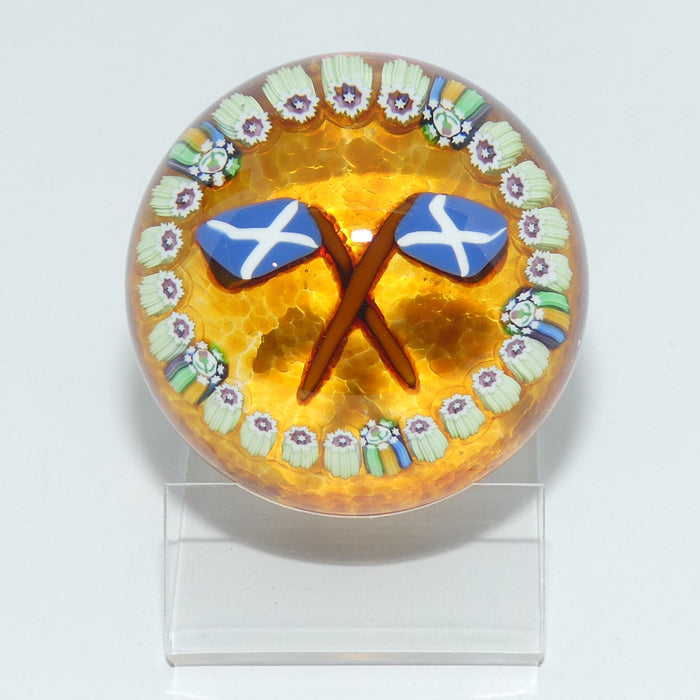 John Deacons Scotland the Brave medium paperweight | Amber