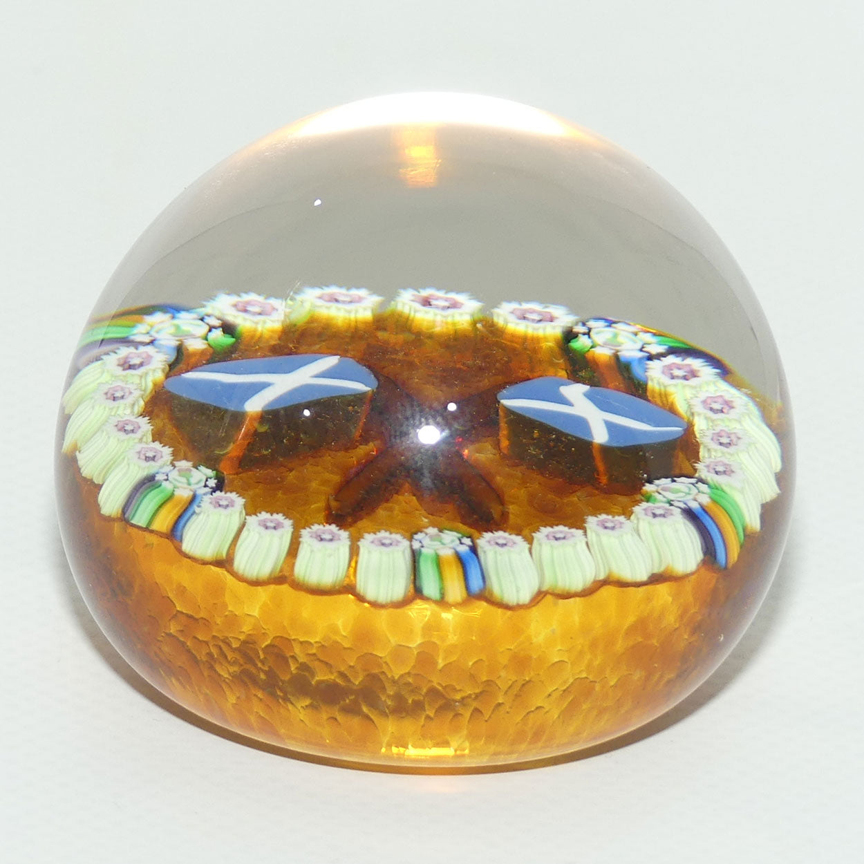John Deacons Scotland the Brave medium paperweight | Amber