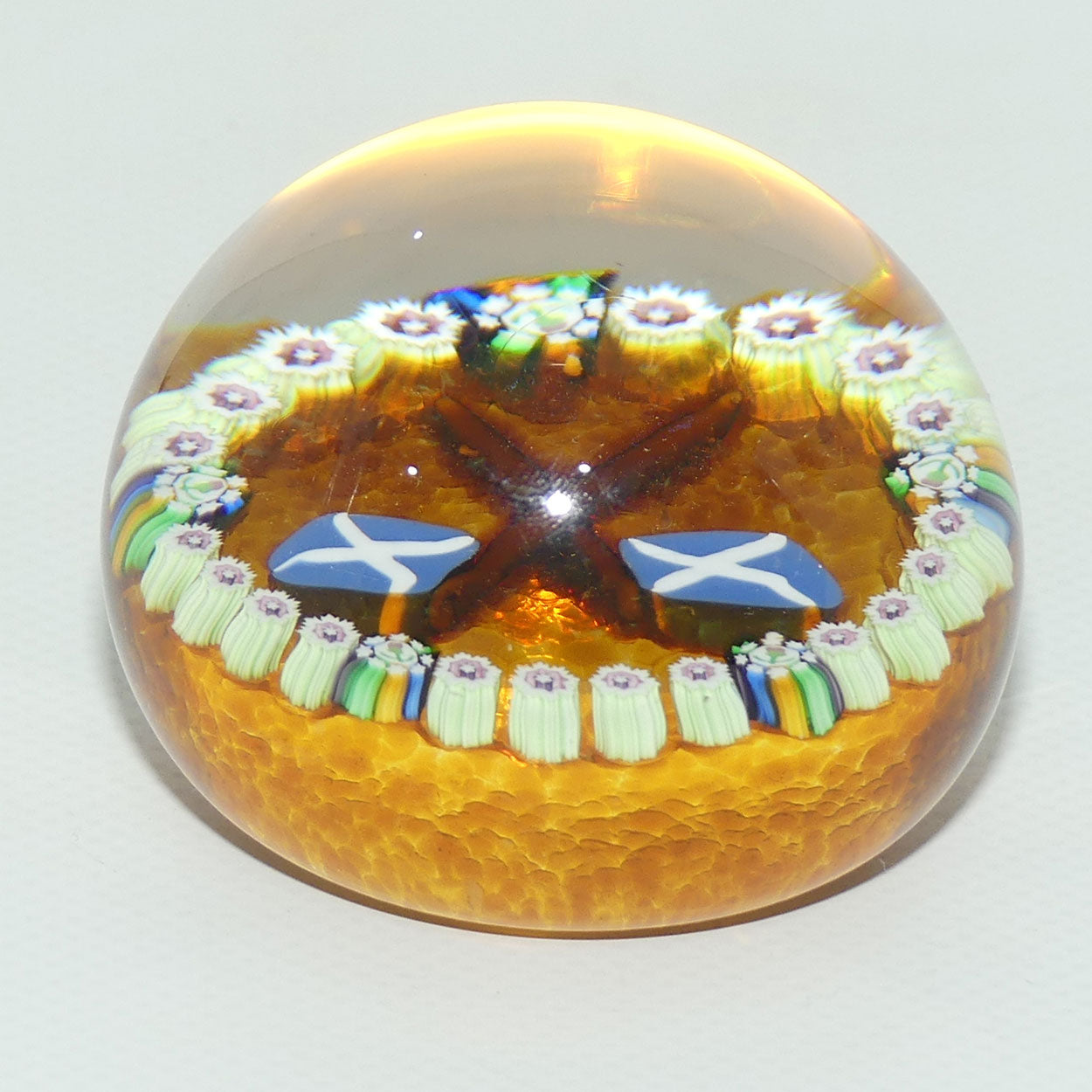 John Deacons Scotland the Brave medium paperweight | Amber