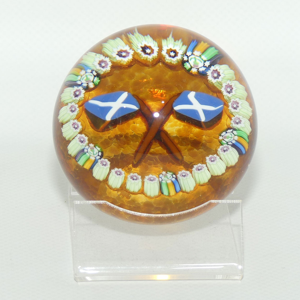 John Deacons Scotland the Brave medium paperweight | Amber