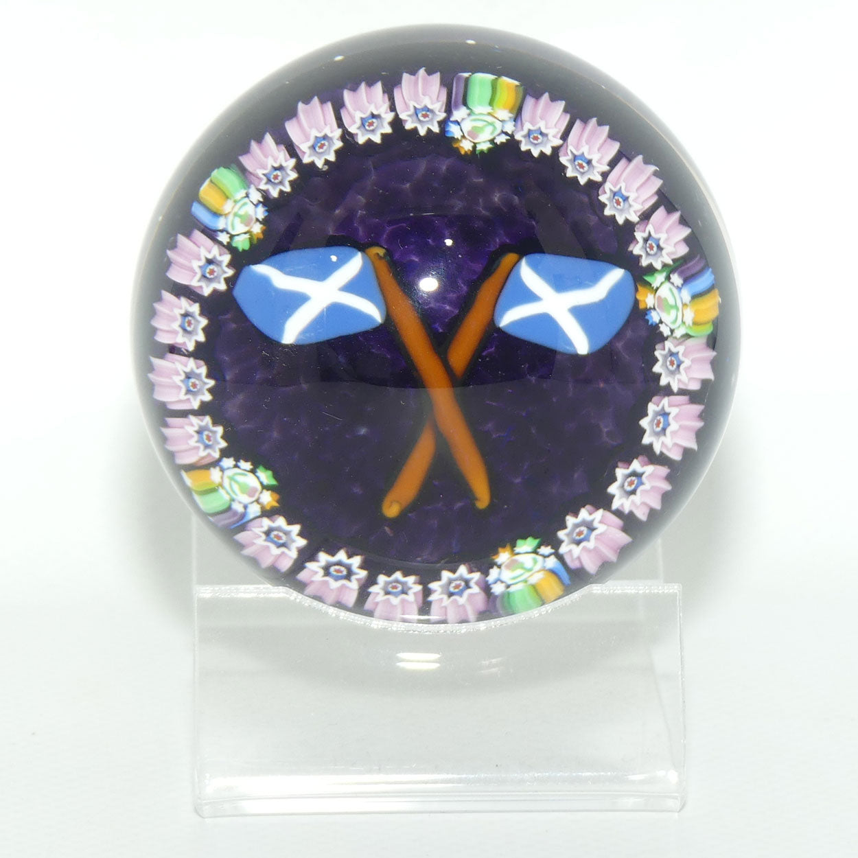 John Deacons Scotland the Brave medium paperweight | Amethyst