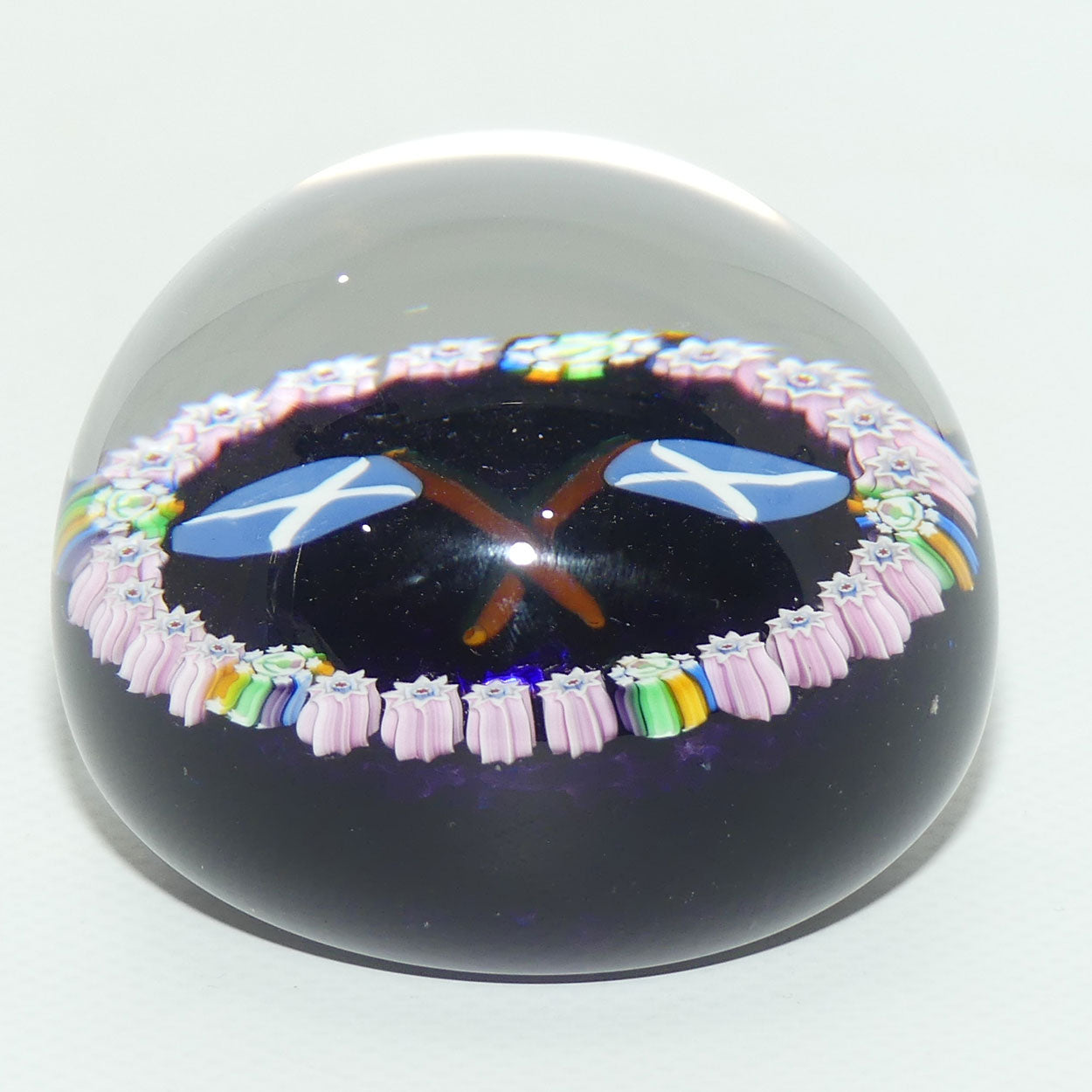 John Deacons Scotland the Brave medium paperweight | Amethyst