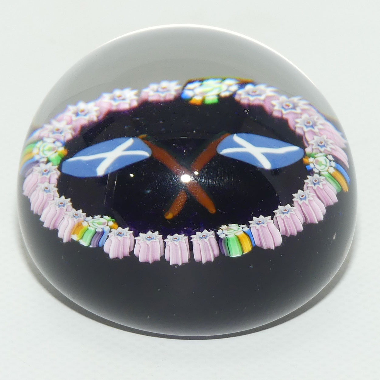 John Deacons Scotland the Brave medium paperweight | Amethyst